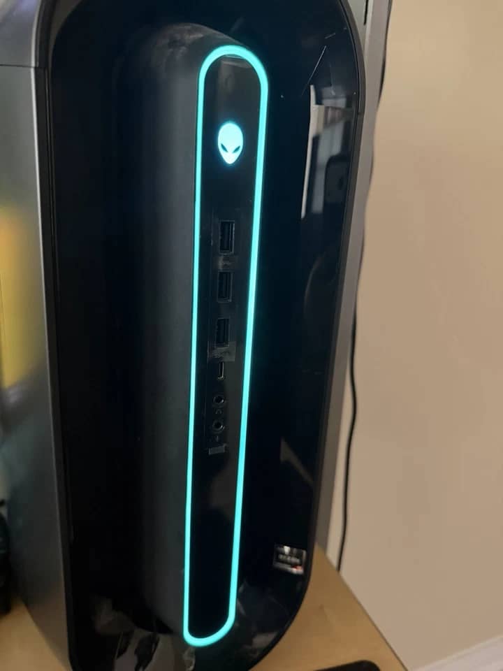 Dell Alienware Aurora R10 Computers 1000GB 32GB Refurbished - Excellent
