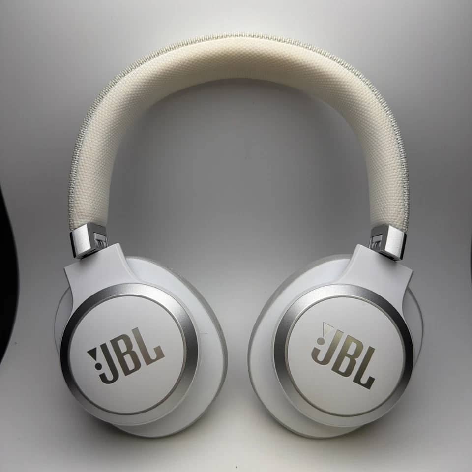 JBL Live 660NC Headphones & Earbuds Black New