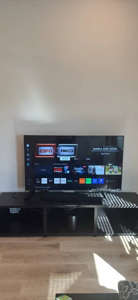 Samsung DU7200 TVs Gray New