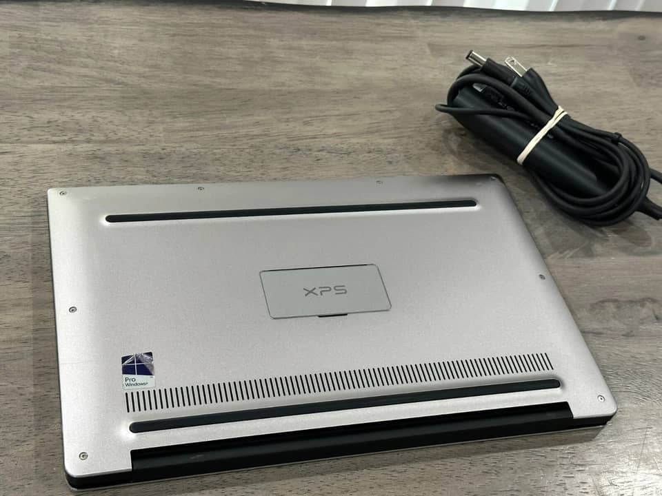 Dell XPS 9360 Computers 128GB 8GB Used - Like New
