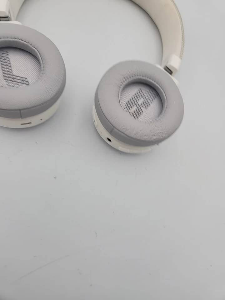 JBL Live 400BT Headphones & Earbuds Black New