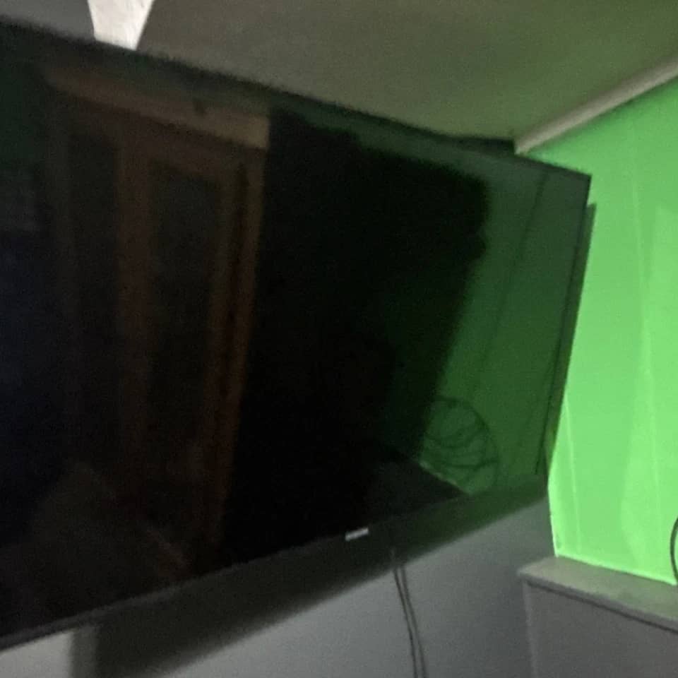VIZIO V-Series V405-H19 TVs Black Open-Box Excellent
