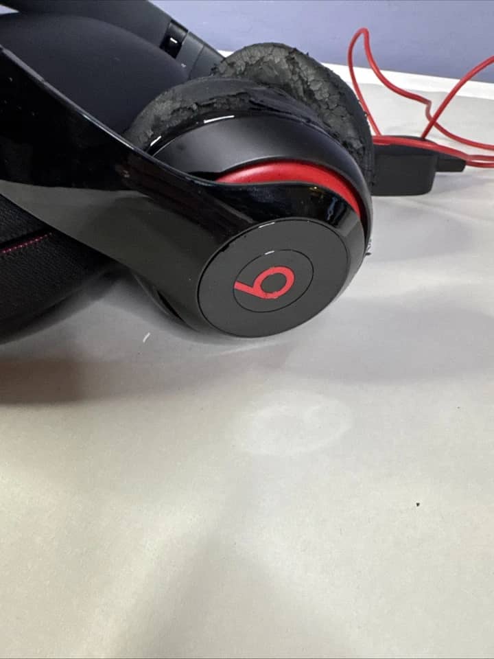 Beats Studio 2 Wireless Headphones & Earbuds Red New