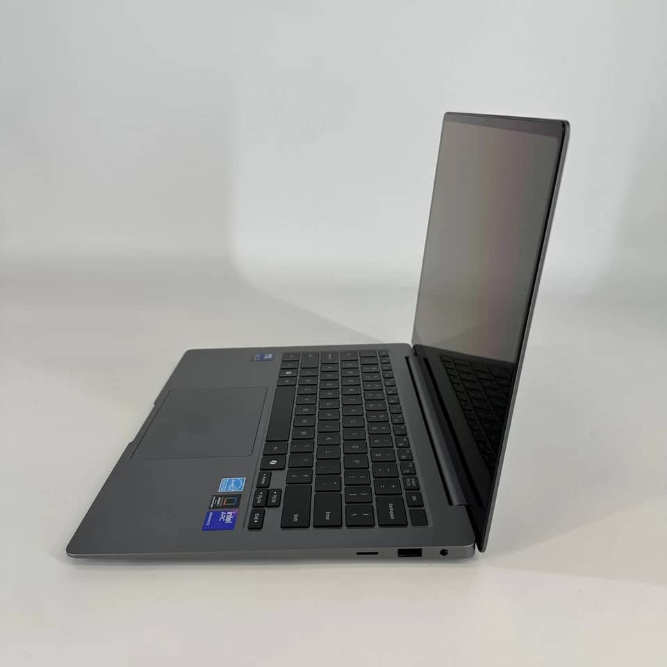 Samsung Galaxy Book5 Pro Computers 1TB 32GB New