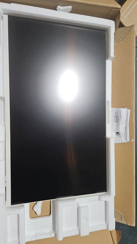 Samsung LS32FM803U Monitors For parts or not working