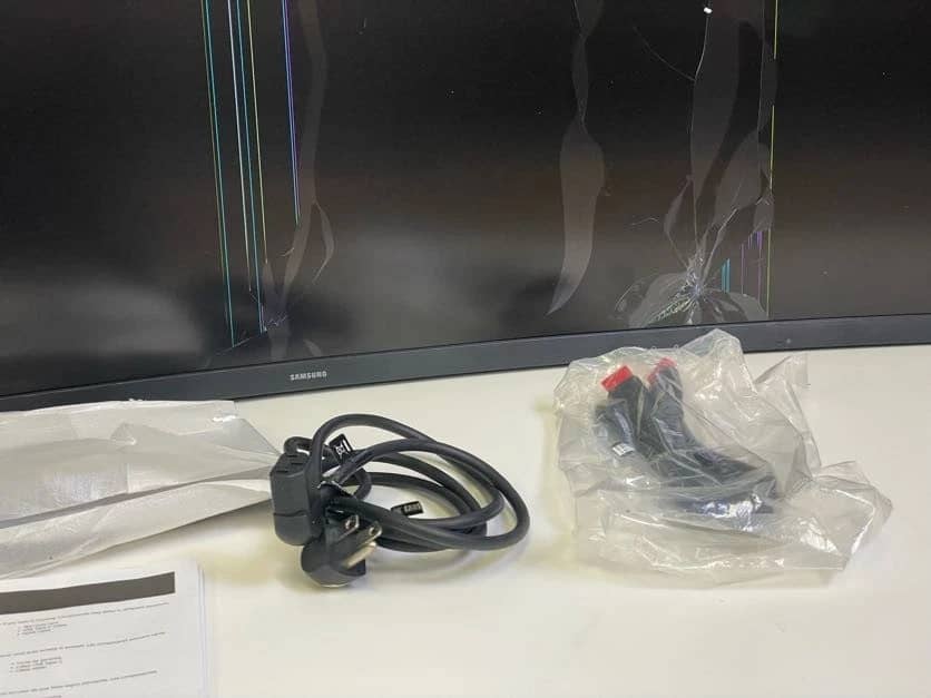 Samsung S95UA Monitors For parts or not working