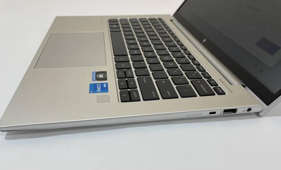 HP EliteBook 840 G9 Computers 1000GB 32GB Refurbished - Excellent