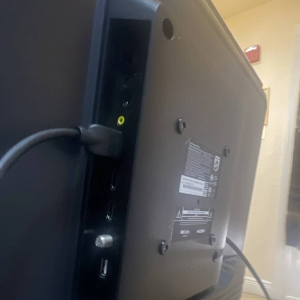 Philips 32PFL4664/F7 TVs Open-Box Excellent