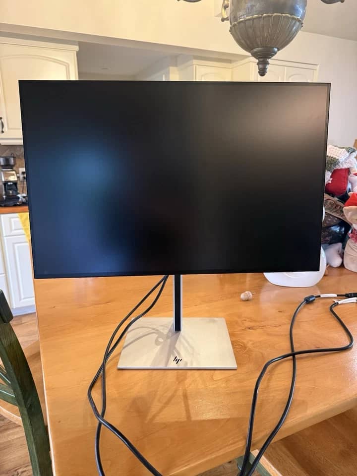 HP 724pu Monitors Silver New