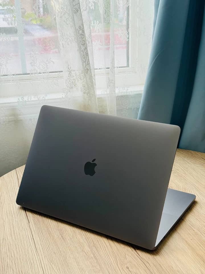 Apple MacBook Pro 16 (M4) Computers 512GB 16GB Refurbished - Excellent