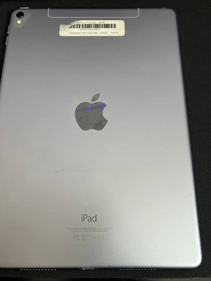 Apple iPad Pro 1st Tablets Gold 128GB For parts or not working 9.7"