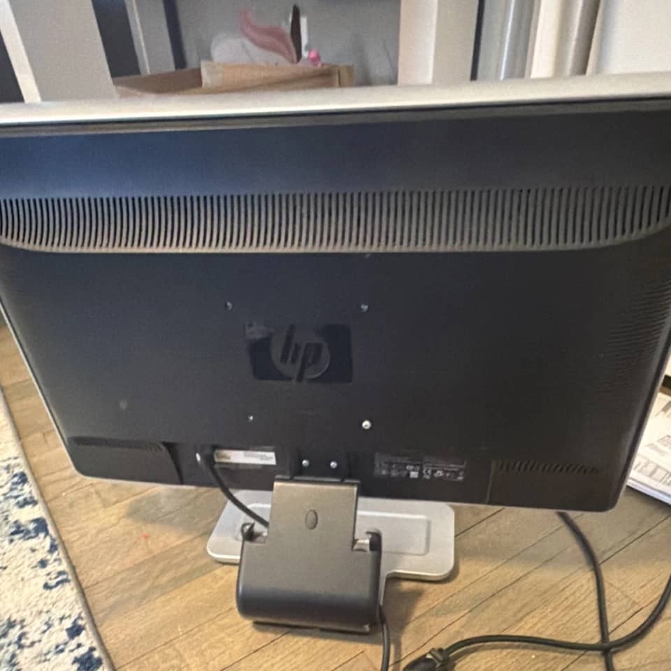 HP W2338h Monitors Used - Good Black
