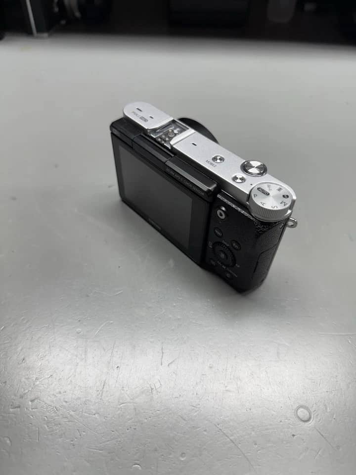 Samsung NX3000 Digital Cameras Black Used - Good