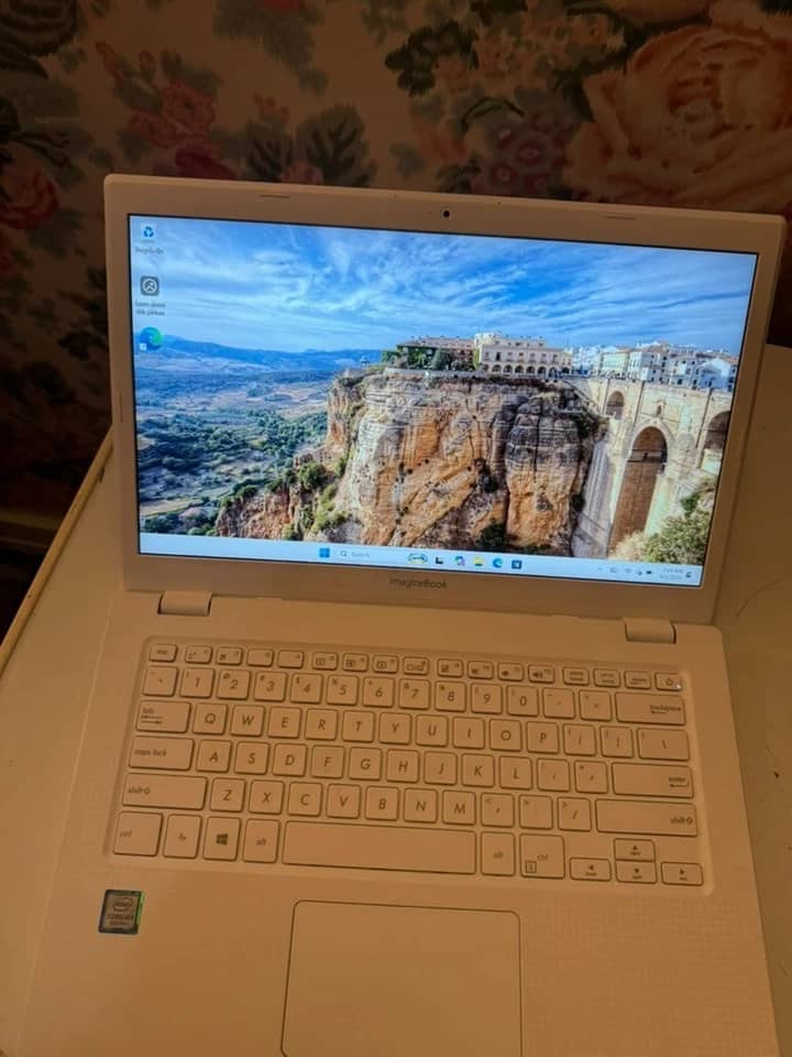 ASUS Vivobook MJ401TA Computers 120GB 4GB Used - Good