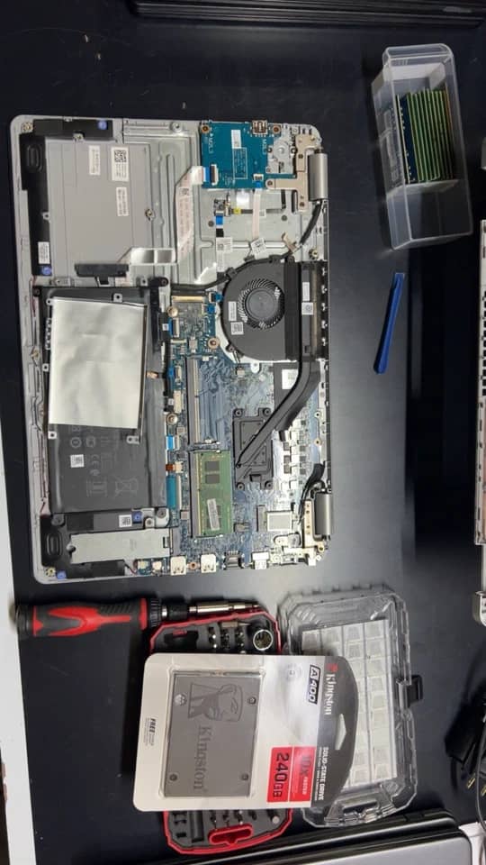 Dell Inspiron 5584 Computers 256GB 12GB Used - Good