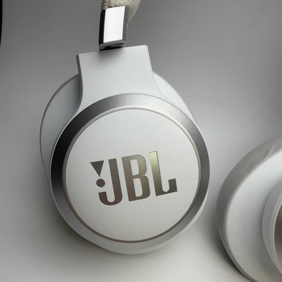 JBL Live 660NC Headphones & Earbuds Black New