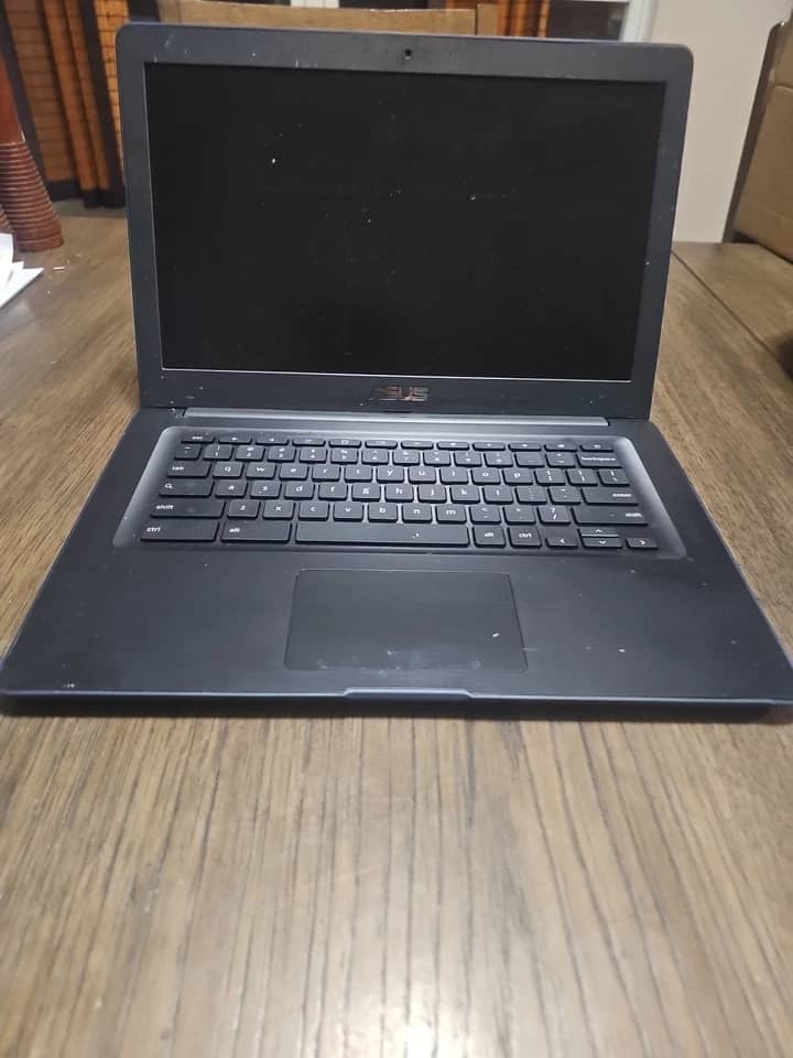 ASUS Chromebook C403 Computers 32GB 4GB Used - Good