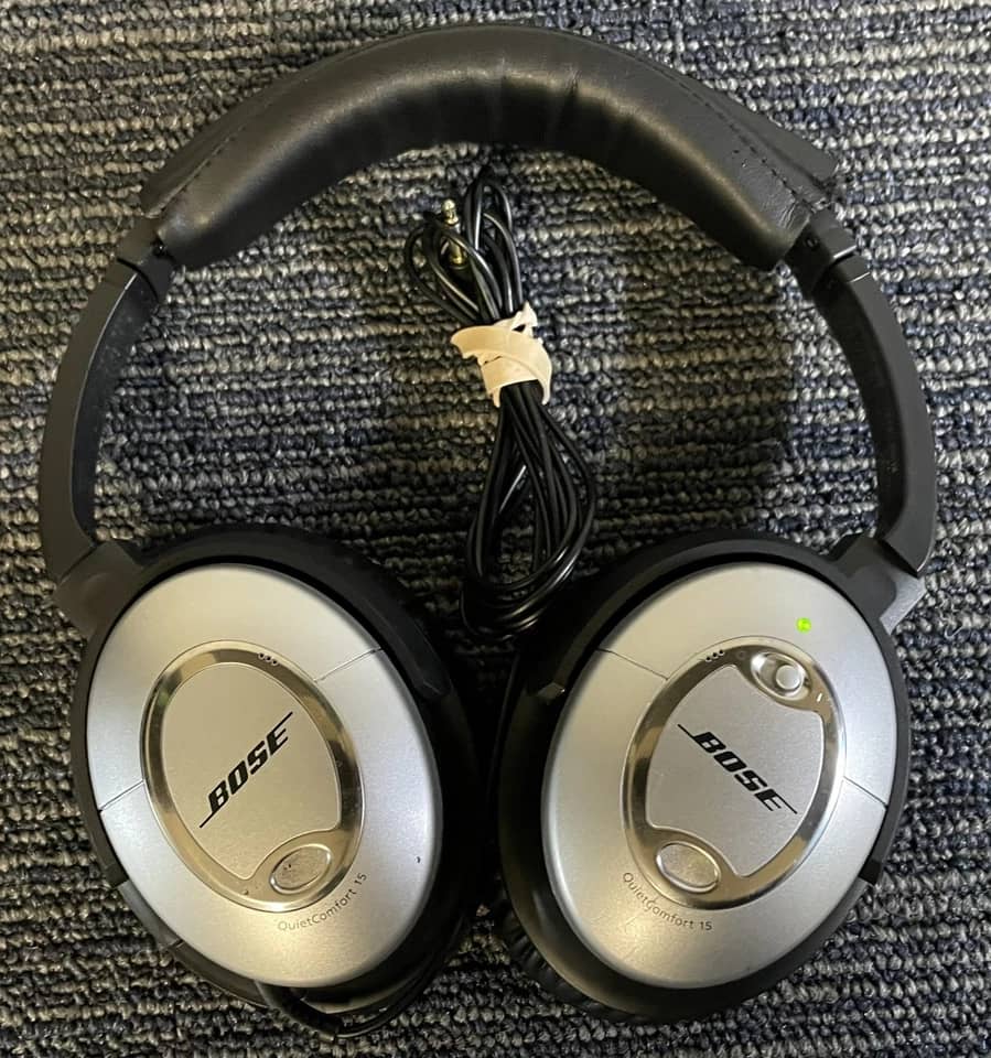 Bose QuietComfort 15 Headphones & Earbuds Silver New