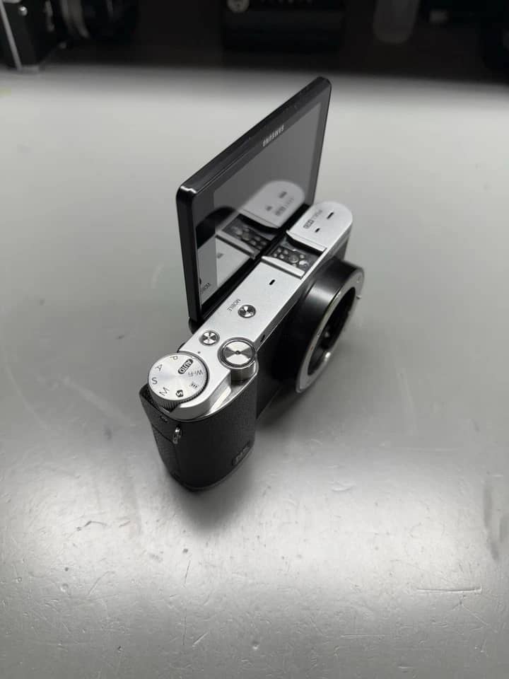 Samsung NX3000 Digital Cameras Black Used - Good