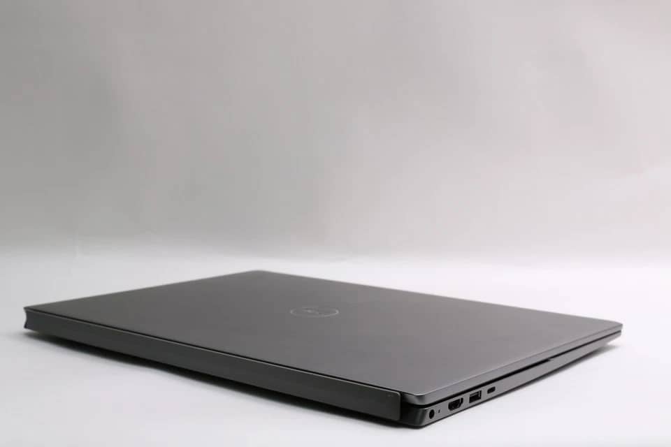 Dell Vostro 5620 Computers 1000GB 16GB Refurbished - Excellent
