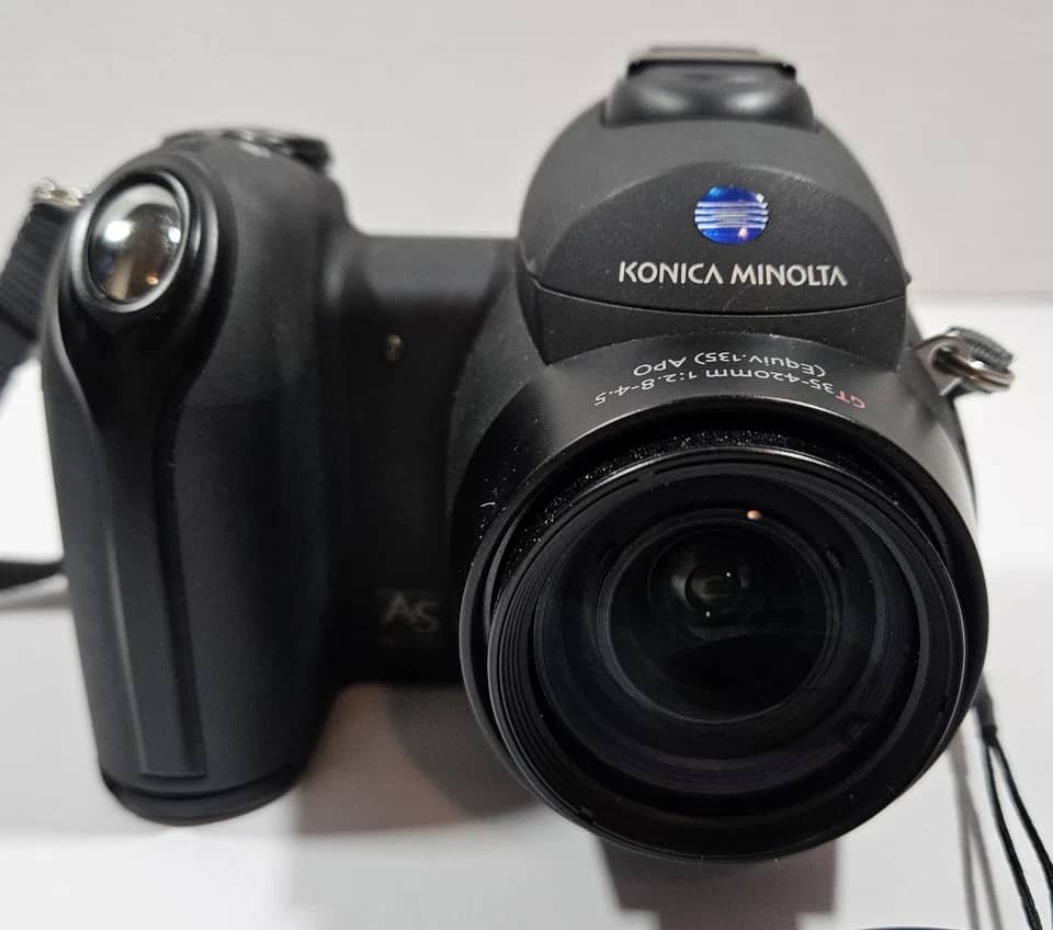 Minolta DiMAGE Z3 Digital Cameras Black Used - Good Body Only