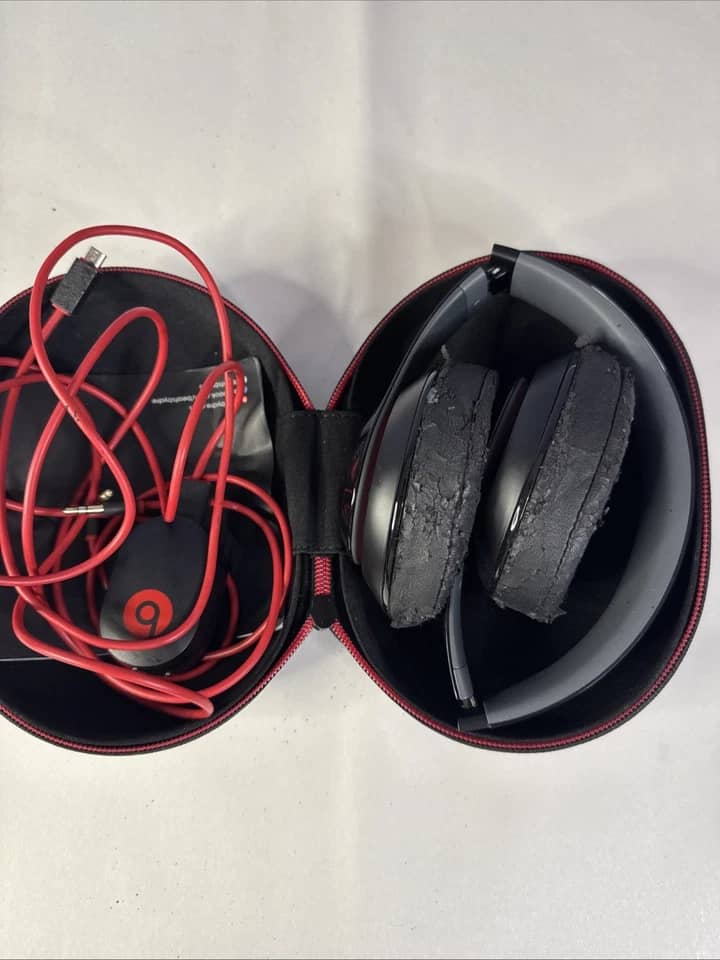 Beats Studio 2 Wireless Headphones & Earbuds Red New