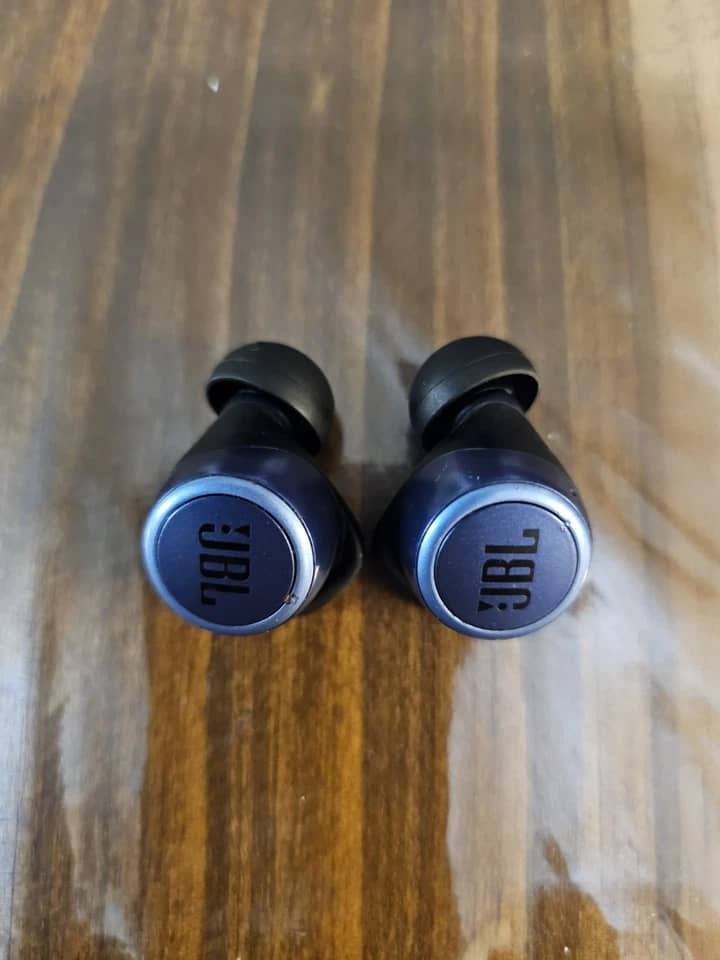 JBL Live 300TWS Headphones & Earbuds Blue New