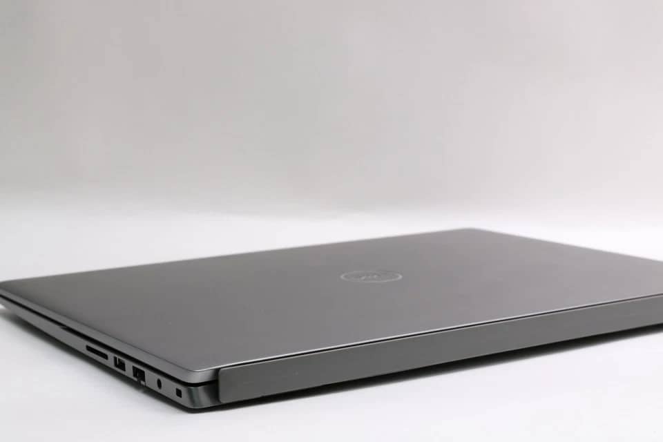 Dell Vostro 5620 Computers 1000GB 16GB Refurbished - Excellent