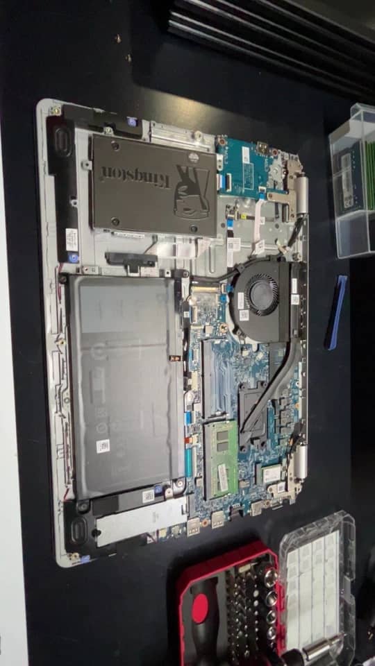 Dell Inspiron 5584 Computers 256GB 12GB Used - Good