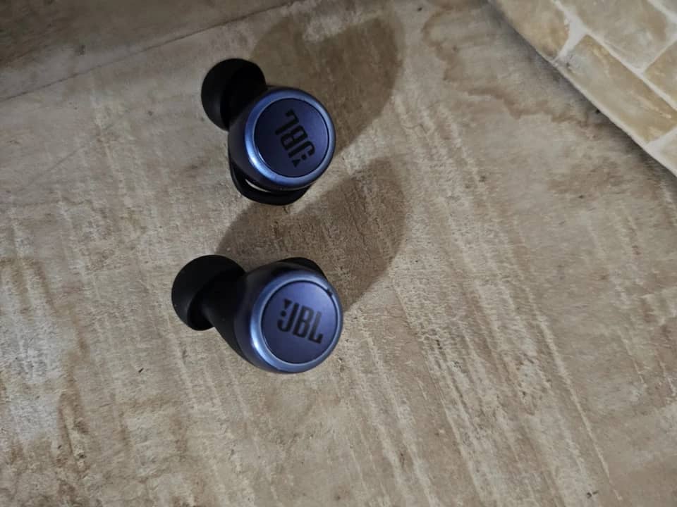 JBL Live 300TWS Headphones & Earbuds Blue New