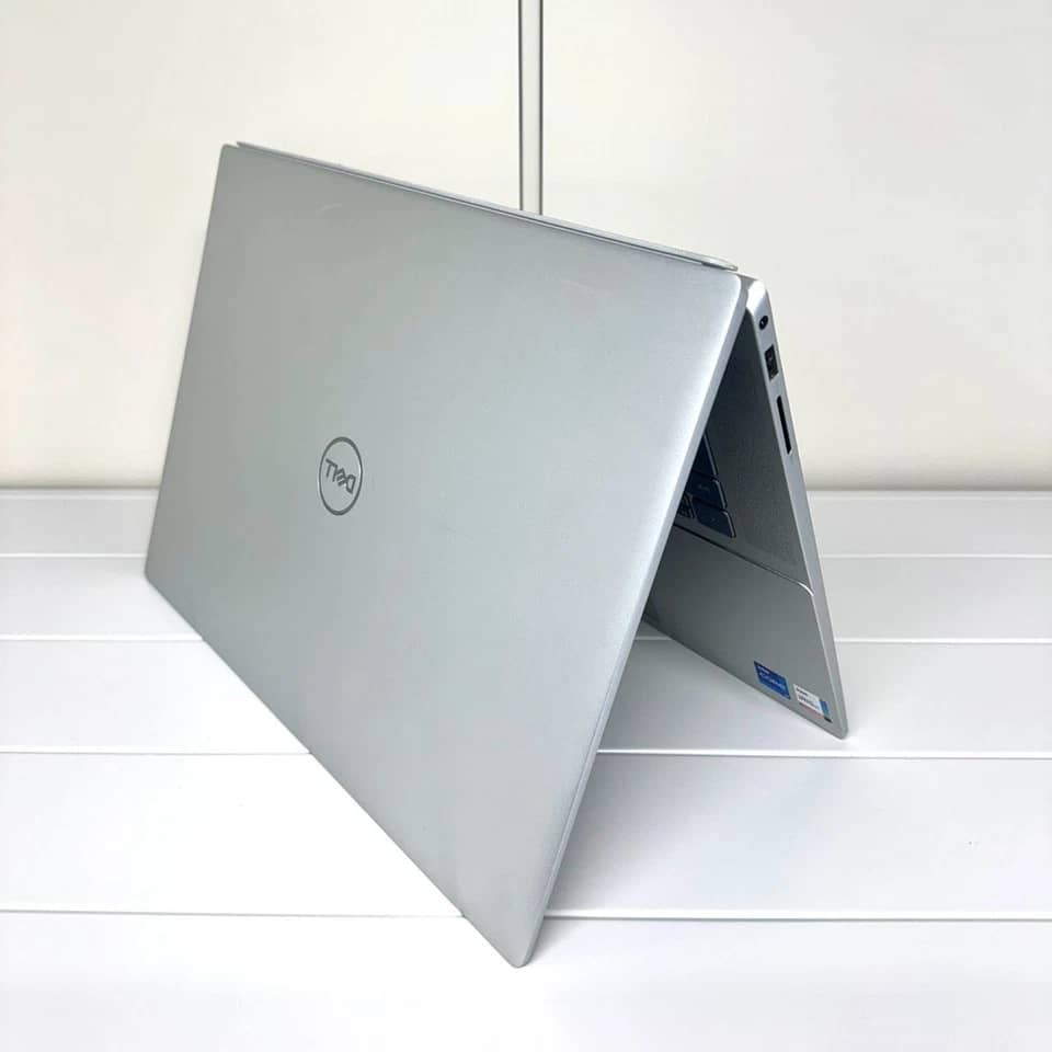 Dell Inspiron 16 5620 Computers 1TB 16GB New
