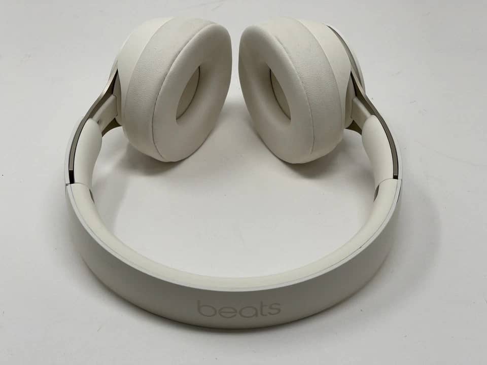 Beats Solo Pro Headphones & Earbuds Blue New
