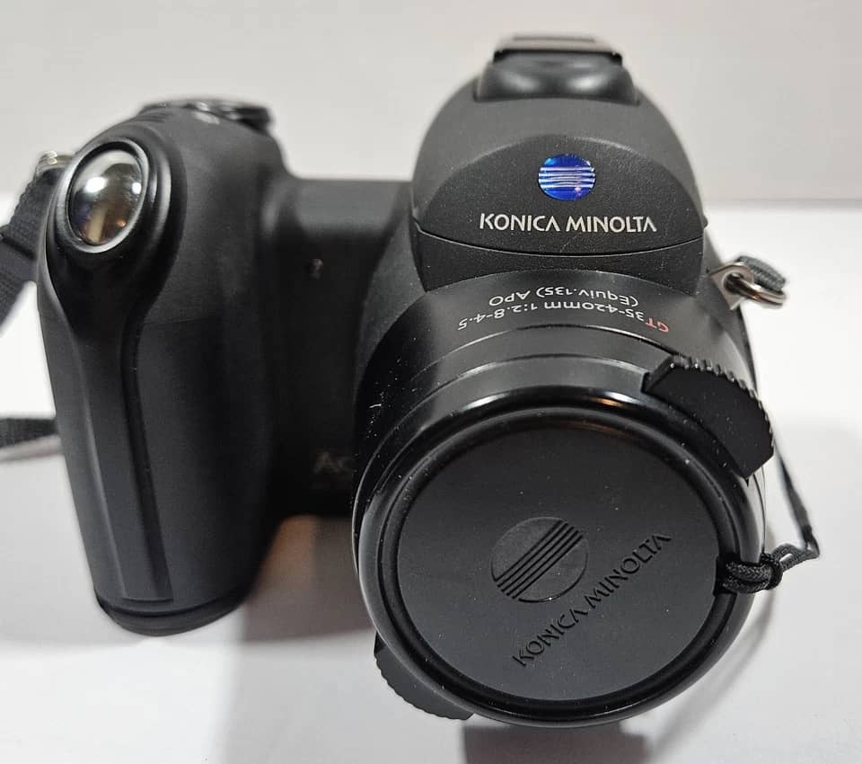 Minolta DiMAGE Z3 Digital Cameras Black Used - Good Body Only