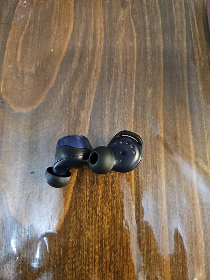 JBL Live 300TWS Headphones & Earbuds Blue New