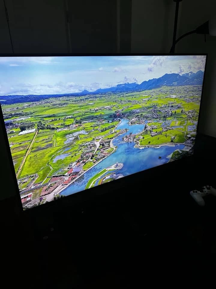 Samsung DU8000 TVs 43 inch Used - Good