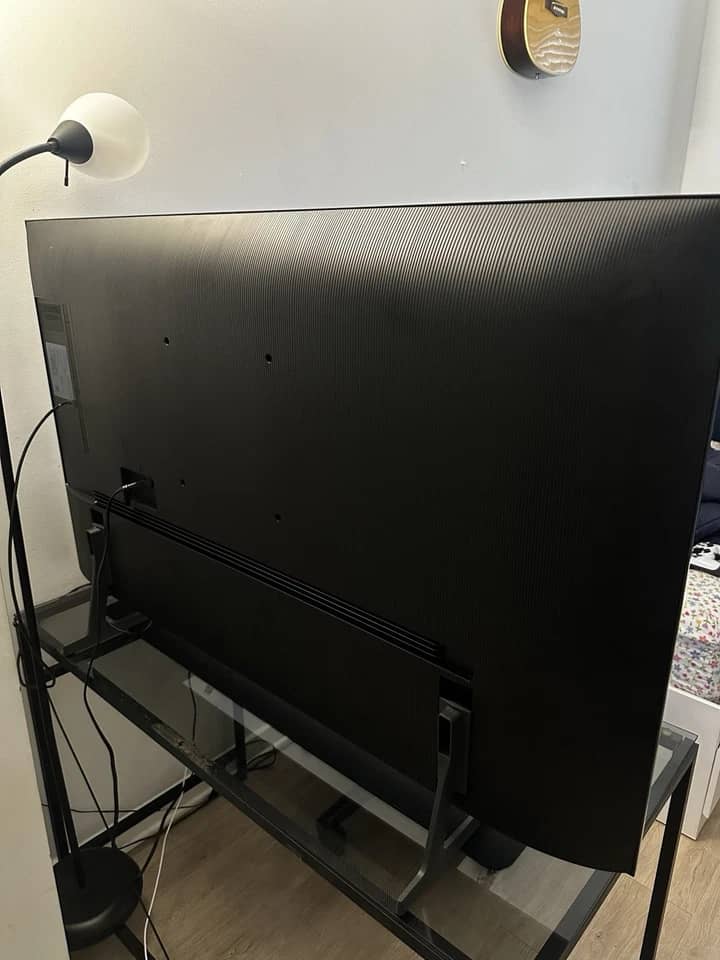 Samsung DU8000 TVs 43 inch Used - Good