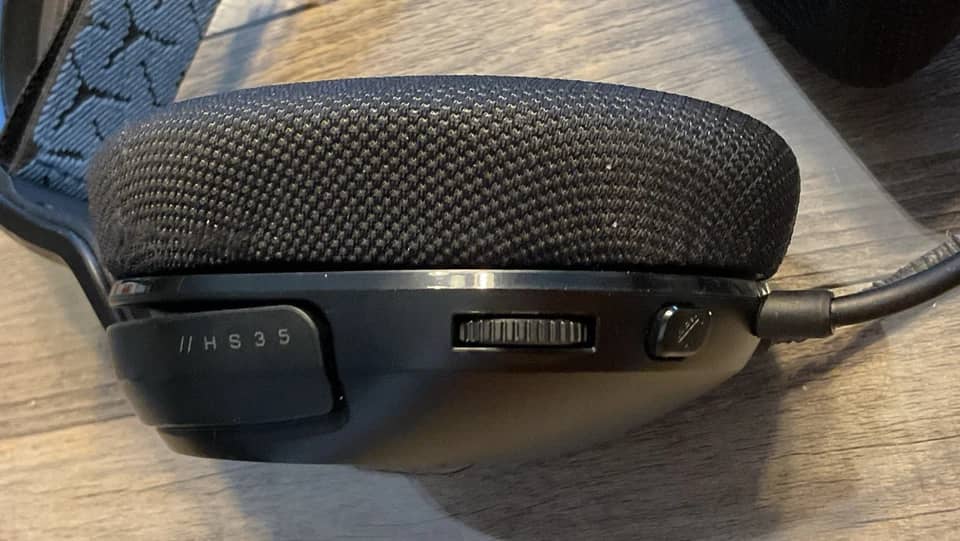 Corsair HS35 Headphones & Earbuds Black Refurbished - Excellent