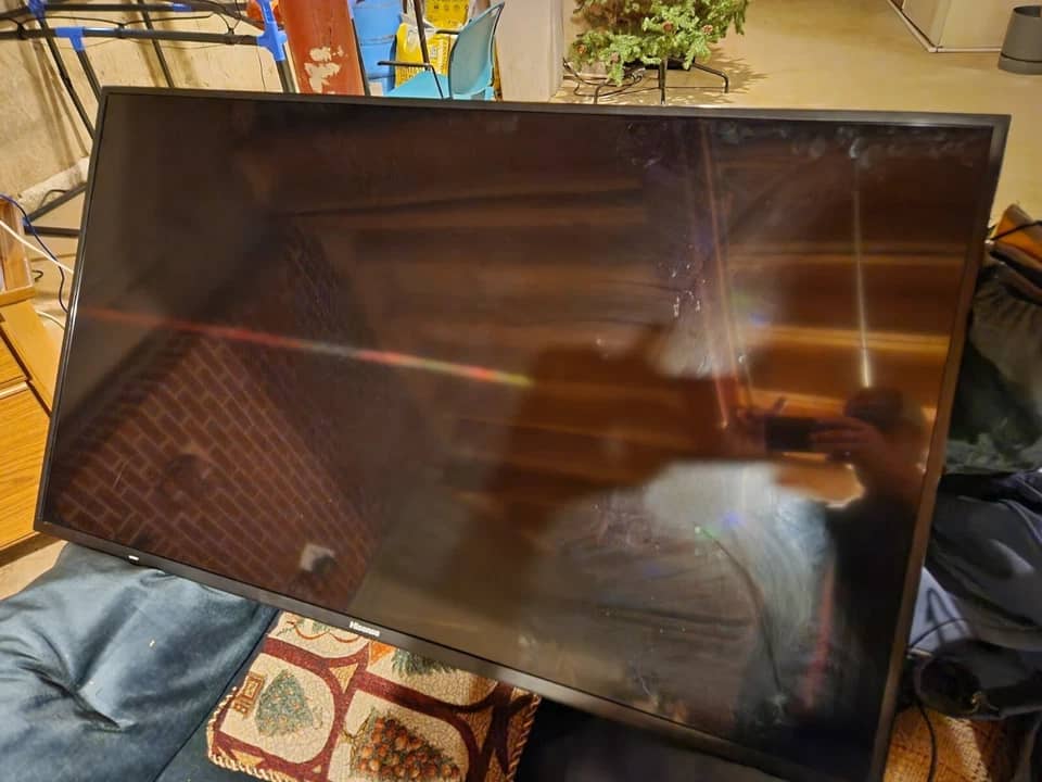 Hisense 50R6E TVs Used - Good