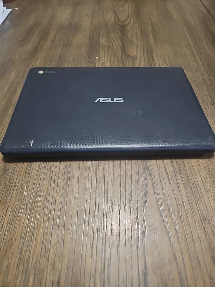 ASUS Chromebook C403 Computers 32GB 4GB Used - Good