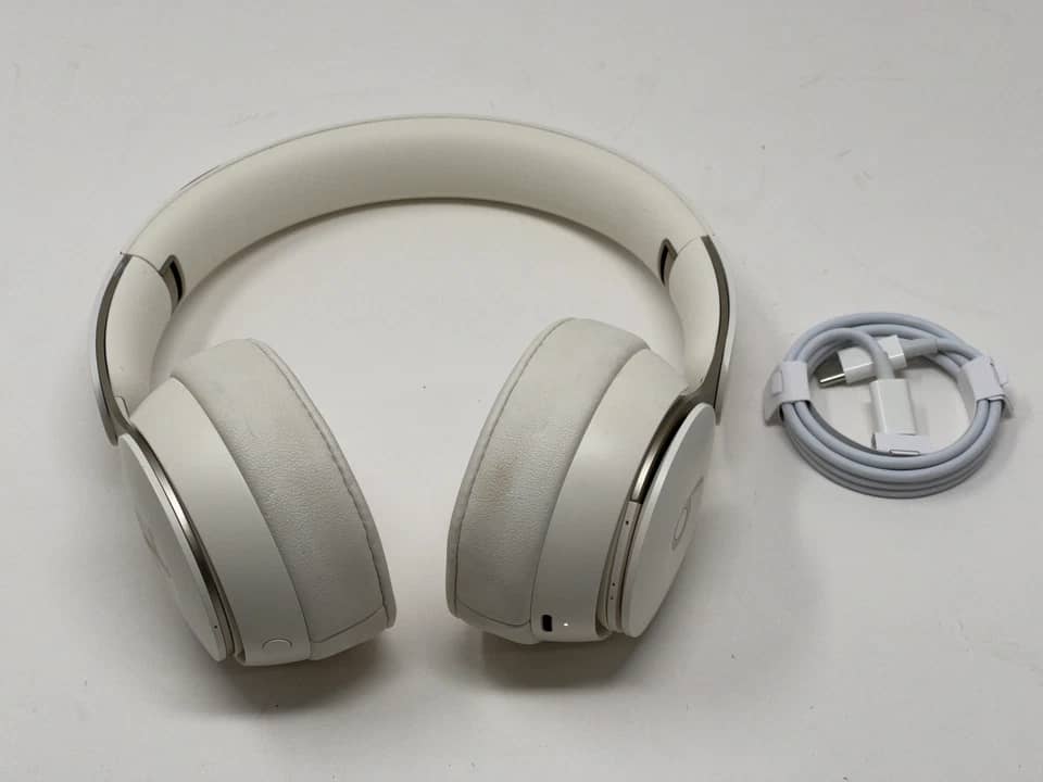 Beats Solo Pro Headphones & Earbuds Blue New