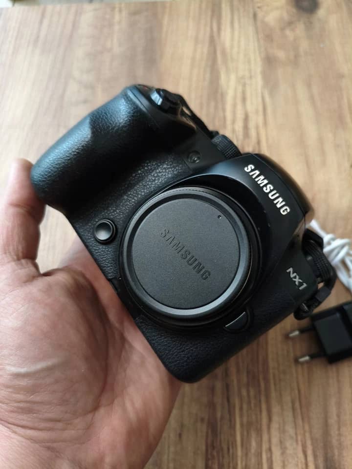 Samsung NX1 Digital Cameras Black Used - Good 16-50mm Kit