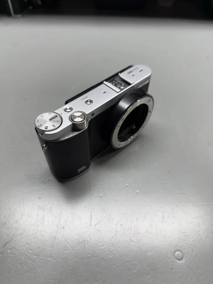 Samsung NX3000 Digital Cameras Black Used - Good