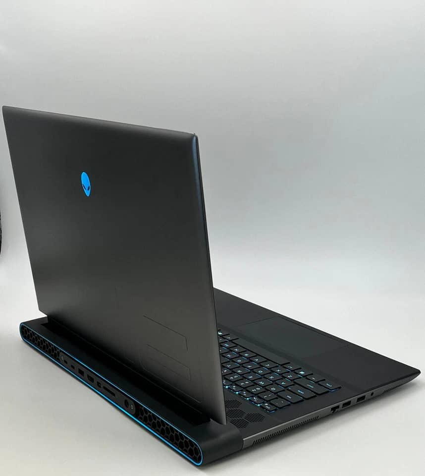 Dell Alienware m18 Computers 2TB 64GB Refurbished - Excellent