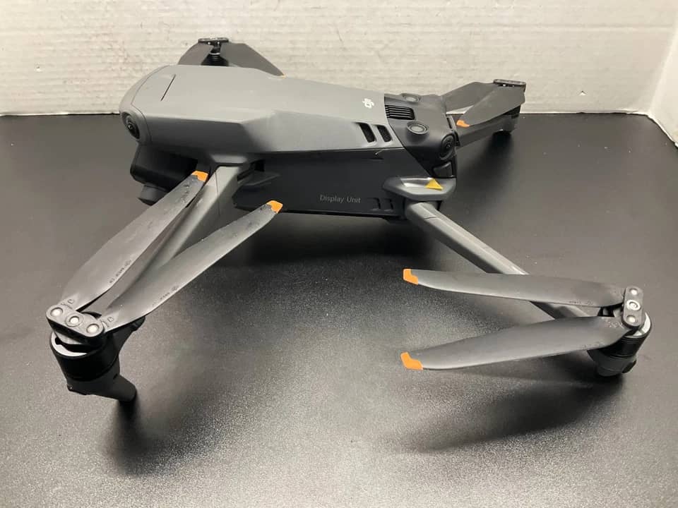 DJI Mavic 3 Classic Quadcopters & Multirotors For parts or not working