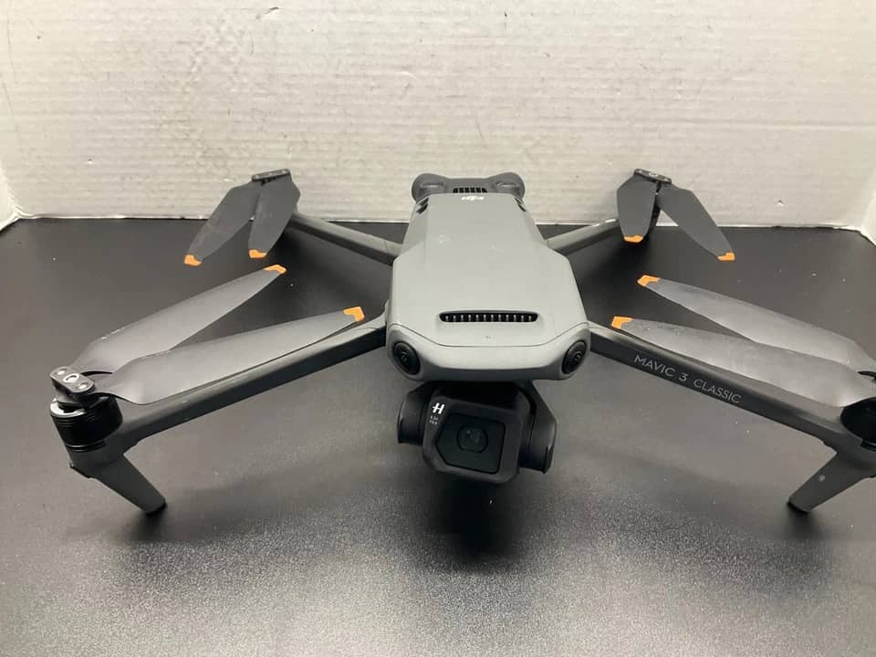 DJI Mavic 3 Classic Quadcopters & Multirotors For parts or not working