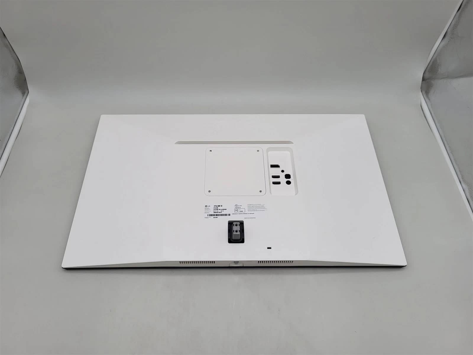 LG 27US500-W Monitors New