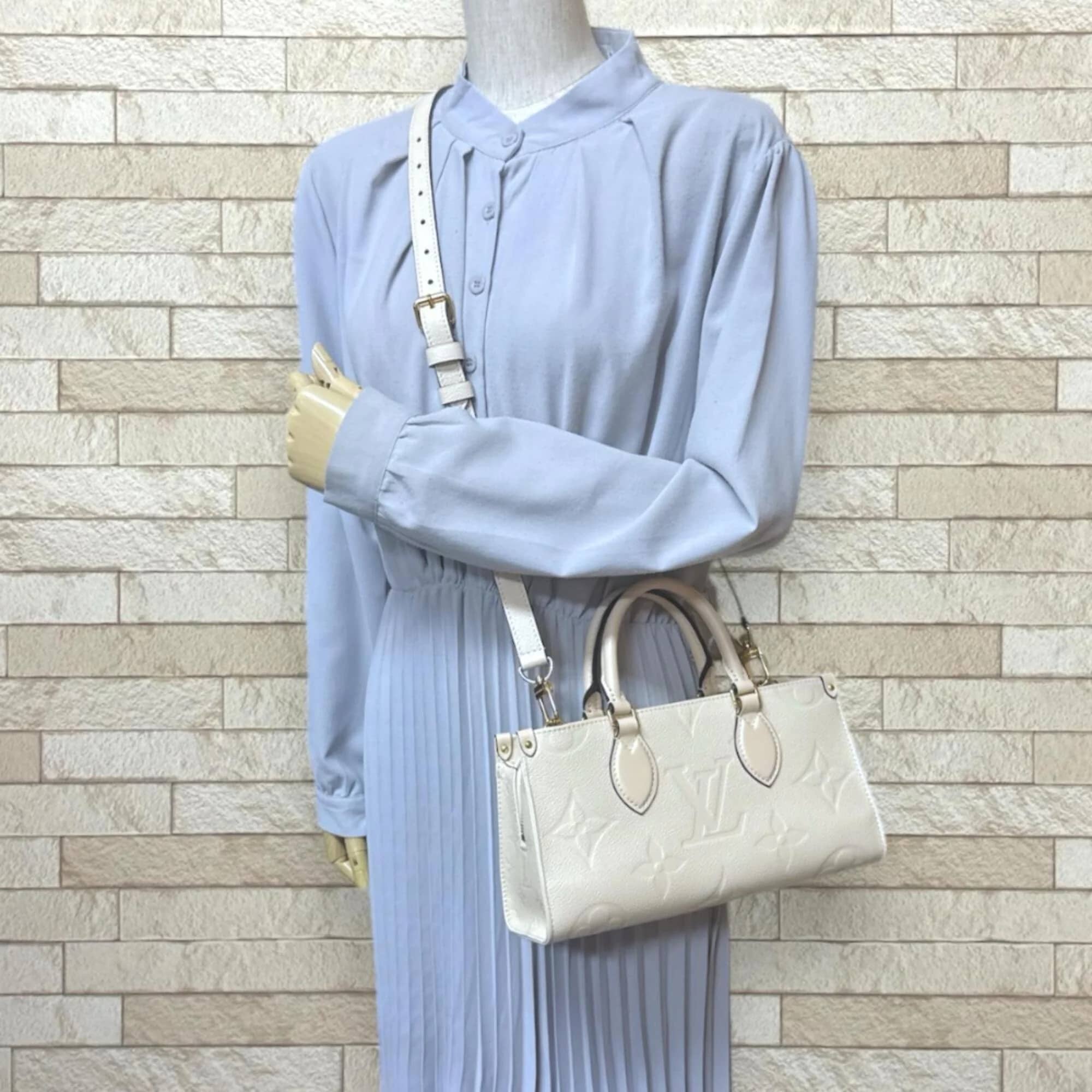 Louis Vuitton OnTheGo Women's bags MM Beige Monogram Giant Canvas Used - Very Good