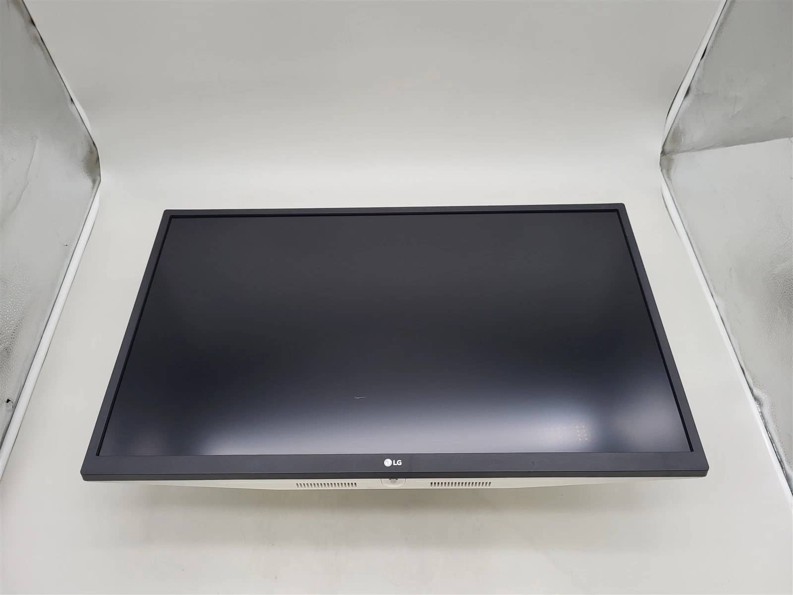 LG 27US500-W Monitors New