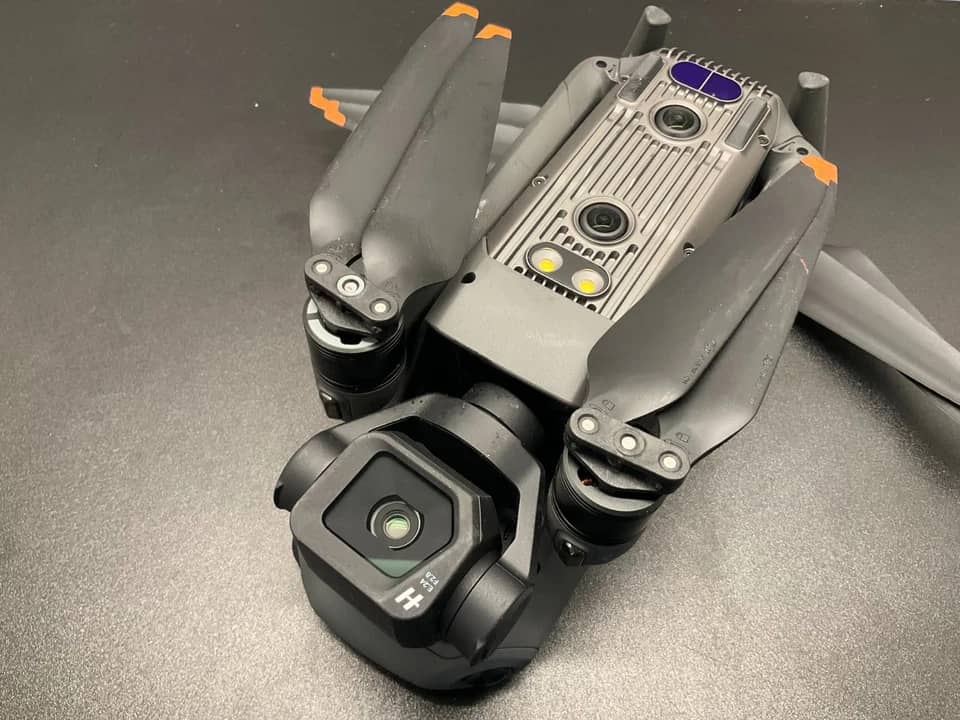 DJI Mavic 3 Classic Quadcopters & Multirotors For parts or not working