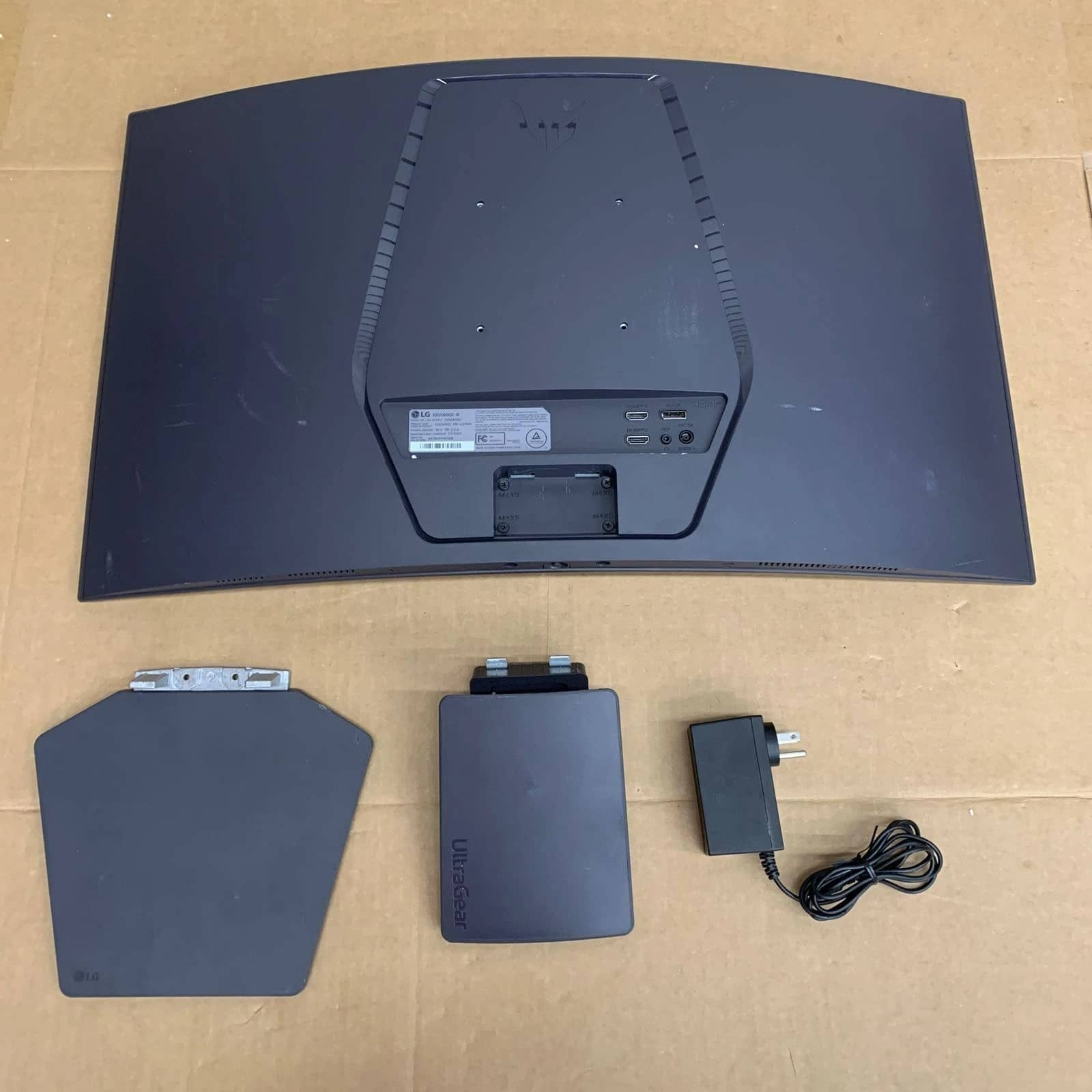LG 32GS60QC-B Monitors New